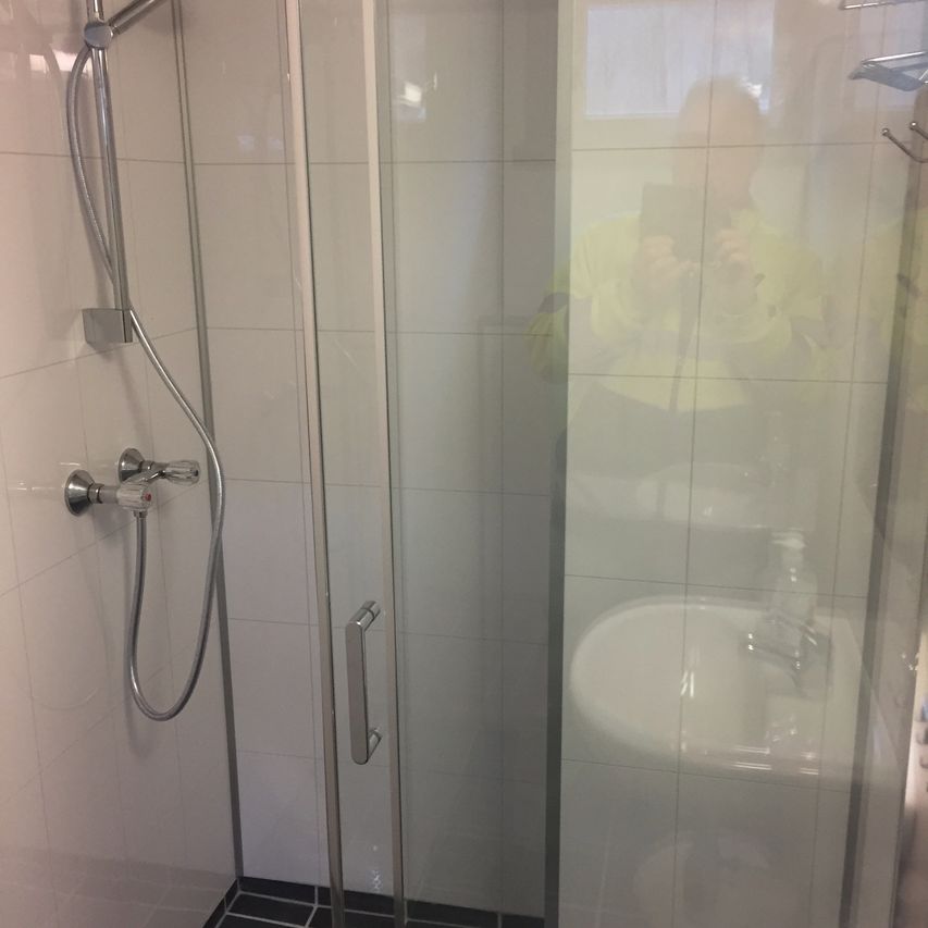 Cabins type 2. Bathroom shower
